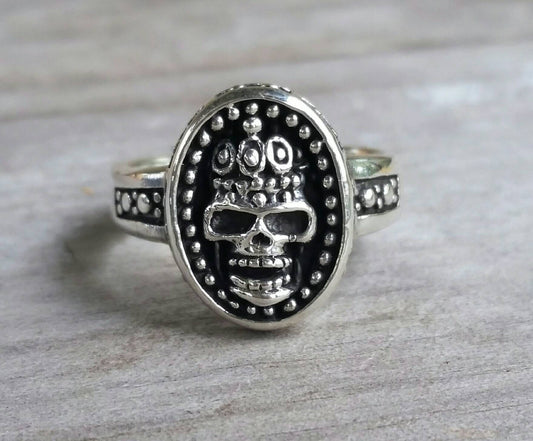 Skull cameo ring,sterling silver,crown ring,signet,punk,steampunk,gothic , boho,rockabilly,vintage,handmade,victorian,deco,womens fashion