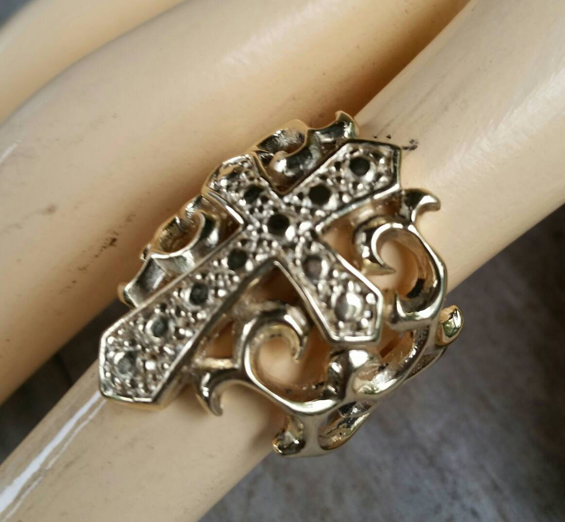 9ct gold Large cross ring ornate filegree steampunk   wedding dress ring