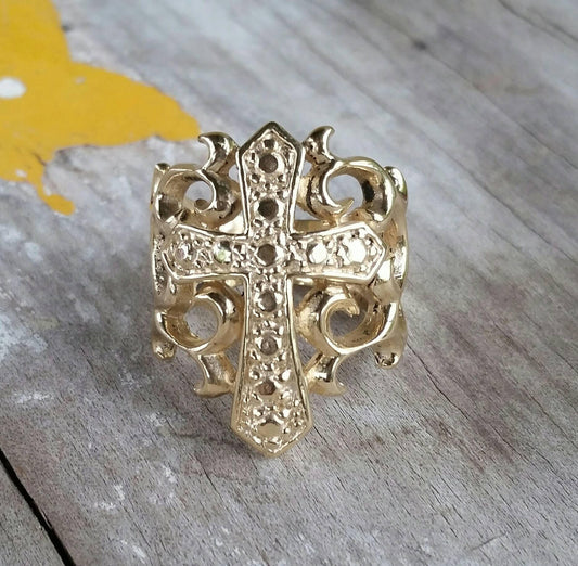 9ct gold Large cross ring ornate filegree steampunk   wedding dress ring