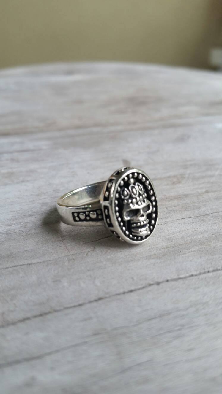 Skull cameo ring,sterling silver,crown ring,signet,punk,steampunk,gothic , boho,rockabilly,vintage,handmade,victorian,deco,womens fashion