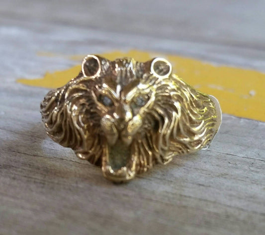 lion ring, 9ct gold,diamonds,small lion head,animal,leo ring,