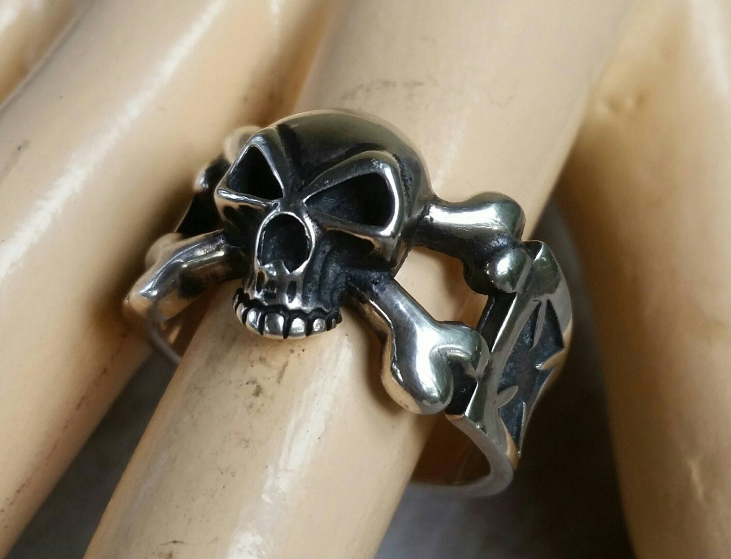 skull and cross bone ring, sterling silver,skull ring,  cross, steampunk, pirate,gothic, punk,hand made,skull,skeleton