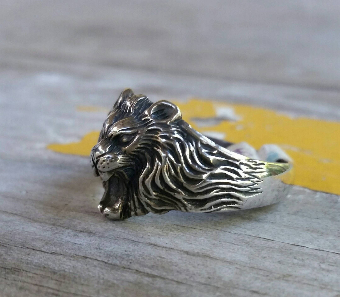 lion ring, 9ct gold,diamonds,small lion head,animal,leo ring,