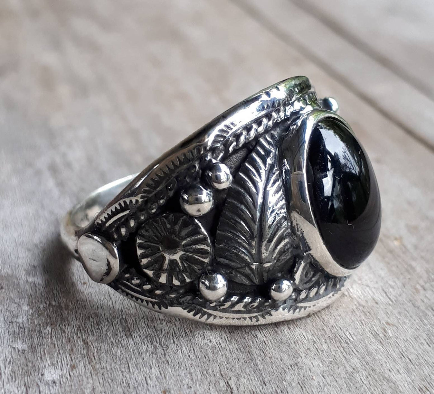 Onyx ring,sterling silver,Navajo Indian style,black stone ring,wedding,leaf,boho,gypsy,tribal,handmade,men's fashion,women's fashion