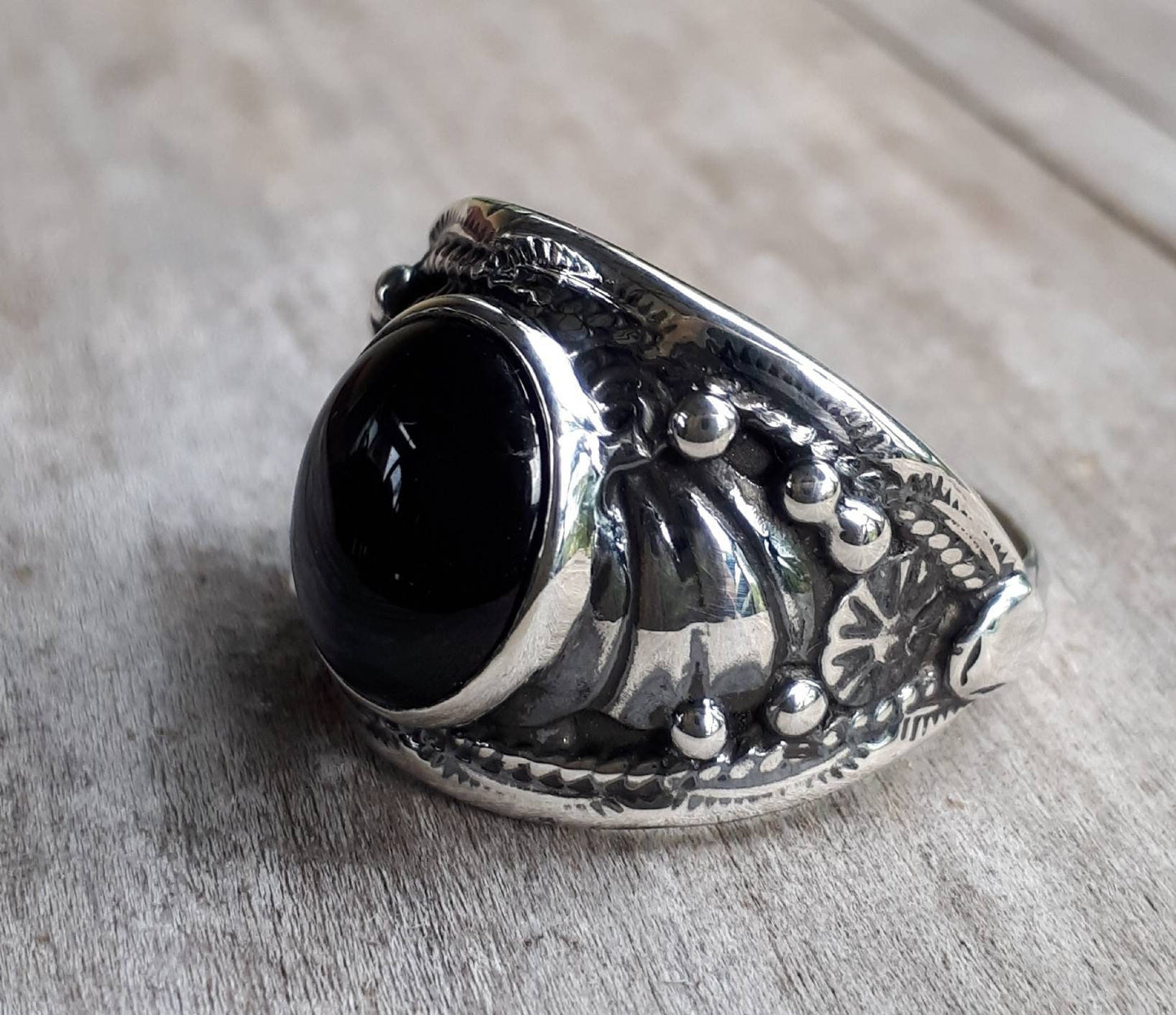 Onyx ring,sterling silver,Navajo Indian style,black stone ring,wedding,leaf,boho,gypsy,tribal,handmade,men's fashion,women's fashion