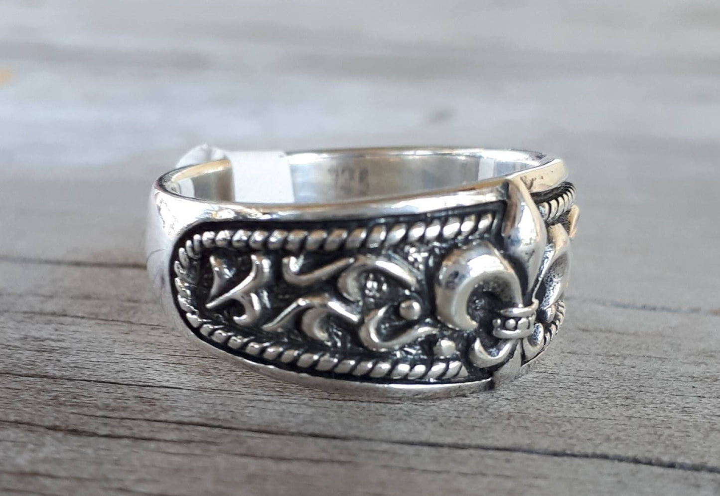 fleur de lis ring,sterling silver,vintage,steampunk, victorian,baroque,rounded band,wedding ring,boho band