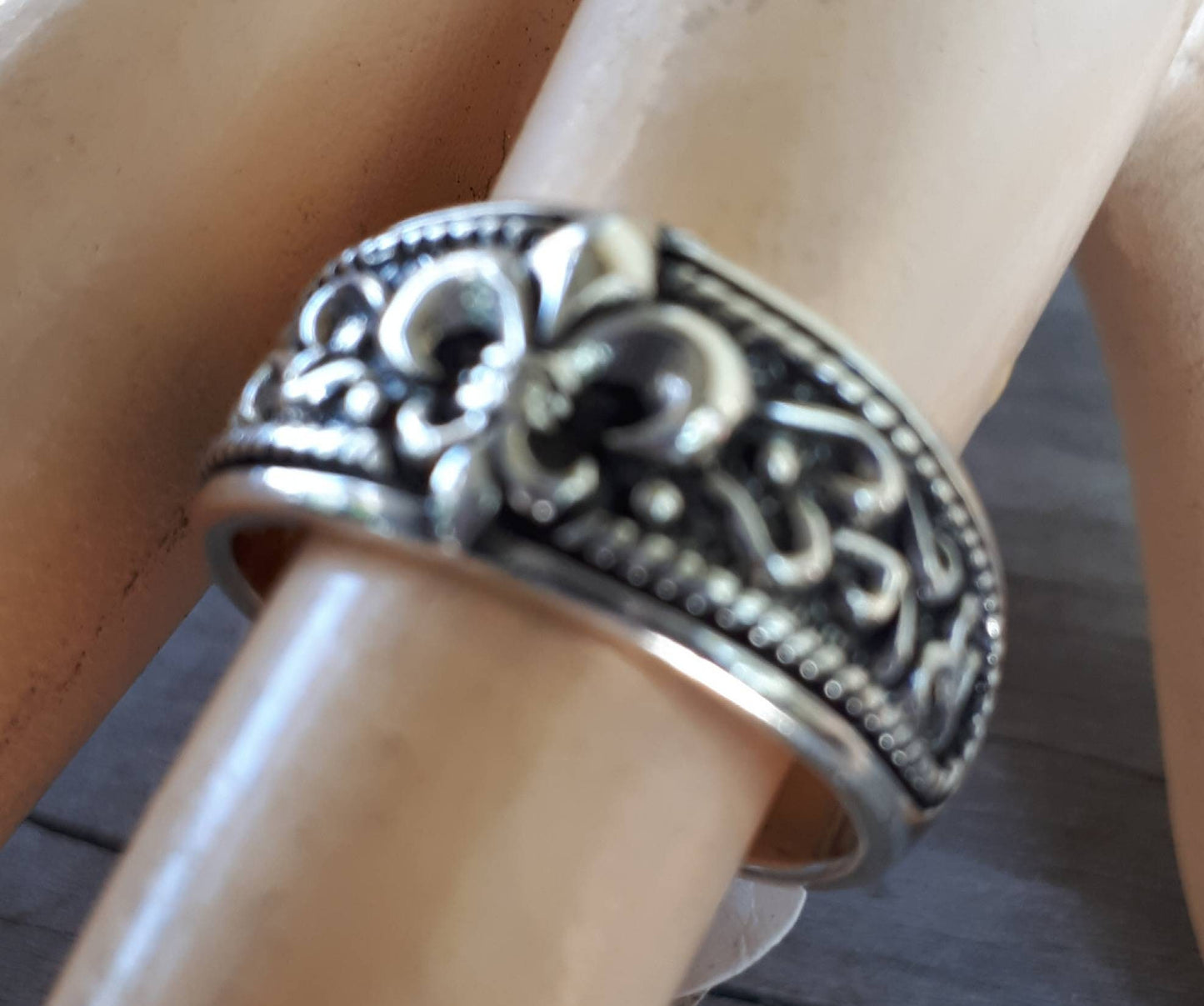 fleur de lis ring,sterling silver,vintage,steampunk, victorian,baroque,rounded band,wedding ring,boho band