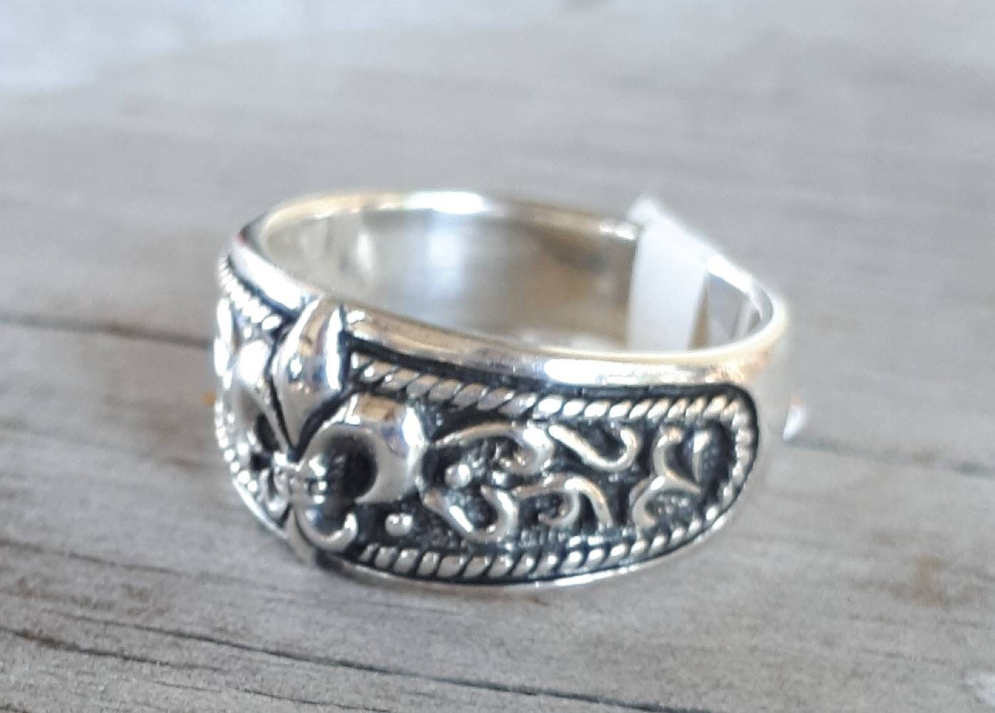 fleur de lis ring,sterling silver,vintage,steampunk, victorian,baroque,rounded band,wedding ring,boho band