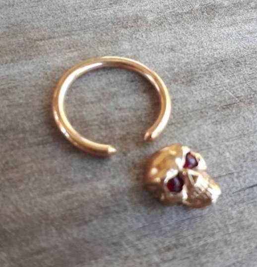 Gold skull earring,bcr skull bead,9ct gold,skull nipple ring,skull belly ring,skull eyebtow ring,gold skull sleeper,boho,pirate,steampunk,