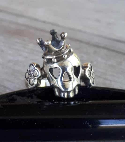 skull, crown ring,sterling silver, rockabiily, alternative ,steampunk, gothic,rockabilly,handmade,crown ring.womens fashion,boho,gypsy,hippy