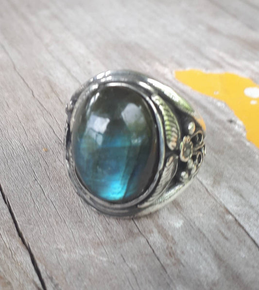 Labradorite ring,sterling silver,large stone ring,chunky ring,wedding ring,leaf pattern,blue green stone