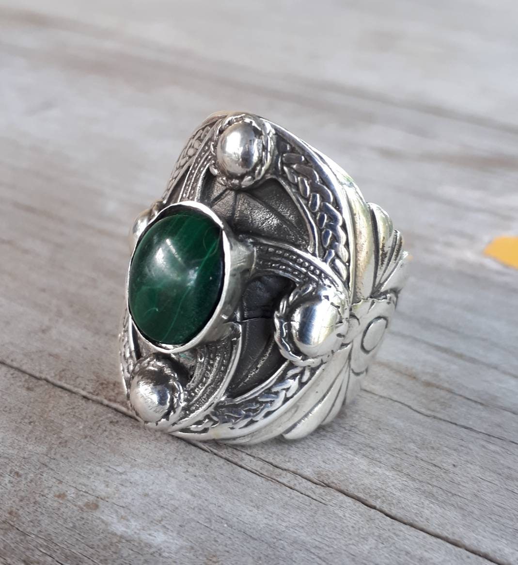 Chunky ring,sterling silver,malachite,celtic ring,medieval,tribal,vintage,large silver ring,shield,steampunk,celtic shield,green stone ring