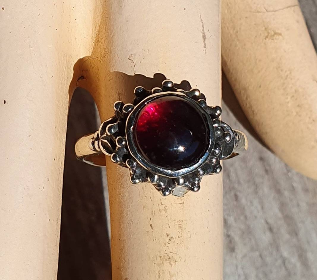 Garnet ring,sterling silver,handmade,goddess,boho,solitare ring,vintage,new age,cabachon amethyst,ball ring,