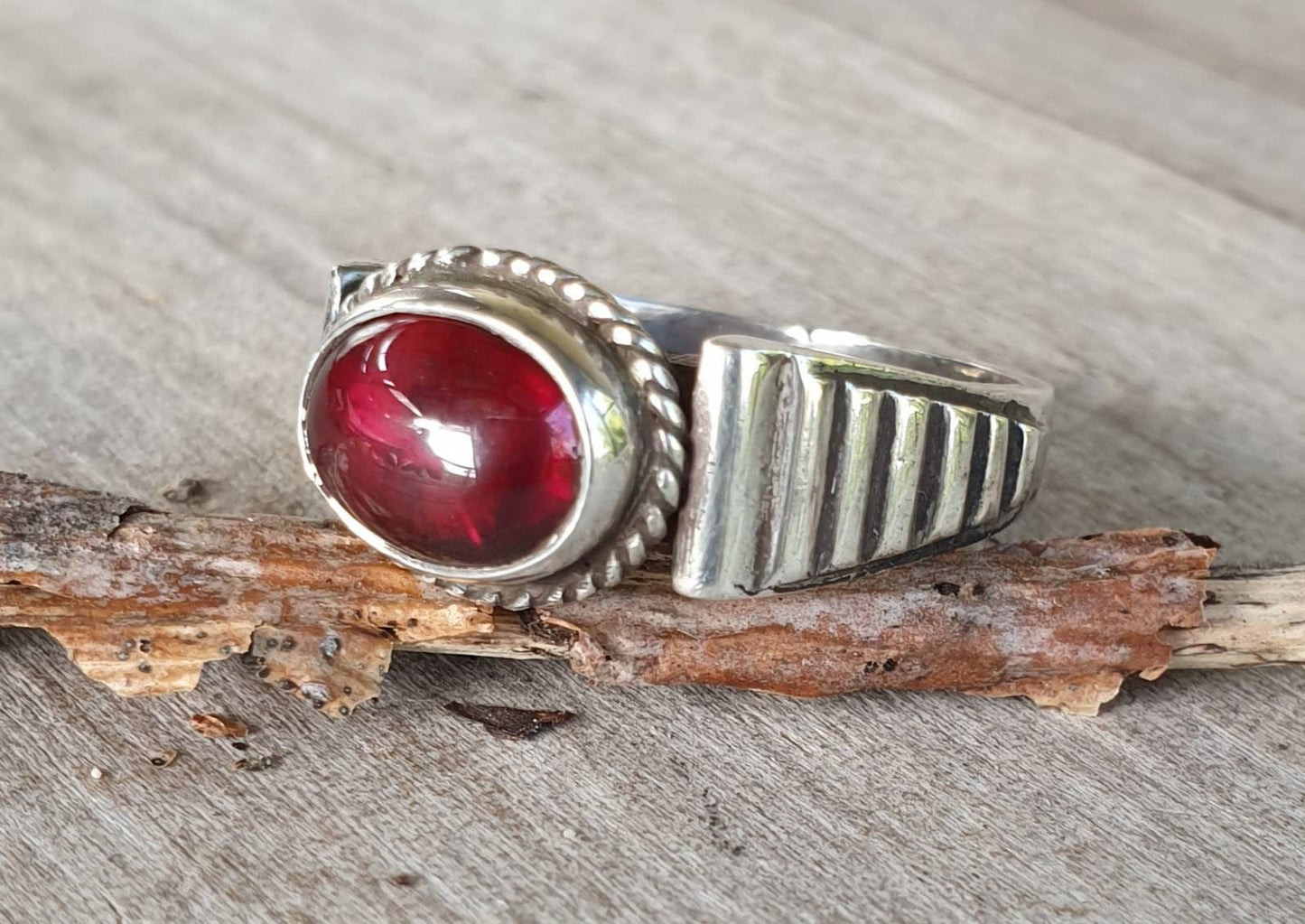 Garnet ring,sterling silver,handmade,goddess,boho,solitare ring,vintage,new age,cabachon garnet,ball ring,