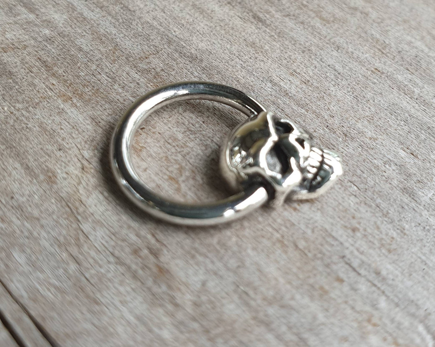 Skull bcr ring,cbr,sterling silver skull earring,ball closure ring,skull captive bead ring,skull nipple ring,skull sleeper,pirate,