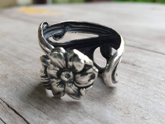 Wide ring,Flower ring,sterling silver,vintage silver band,handmade,woodland flowers,long ring,boho,gypsy,festival ring