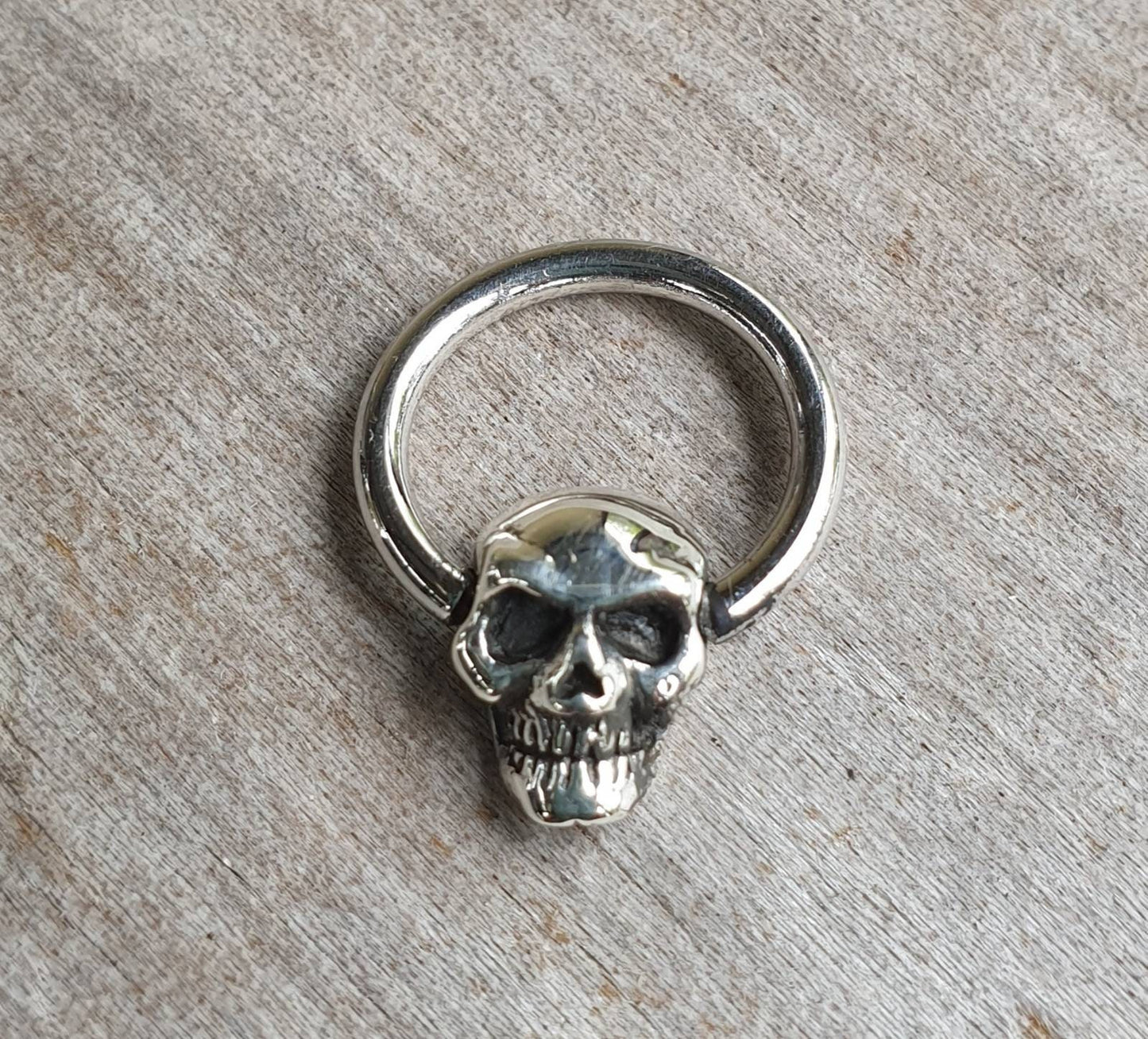 Skull bcr ring,cbr,sterling silver skull earring,ball closure ring,skull captive bead ring,skull nipple ring,skull sleeper,pirate,