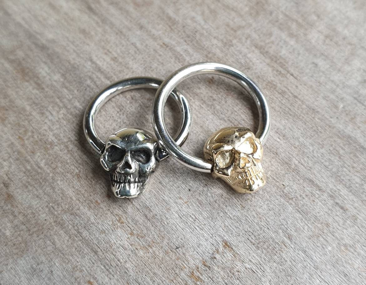 Skull bcr ring,cbr,sterling silver skull earring,ball closure ring,skull captive bead ring,skull nipple ring,skull sleeper,pirate,