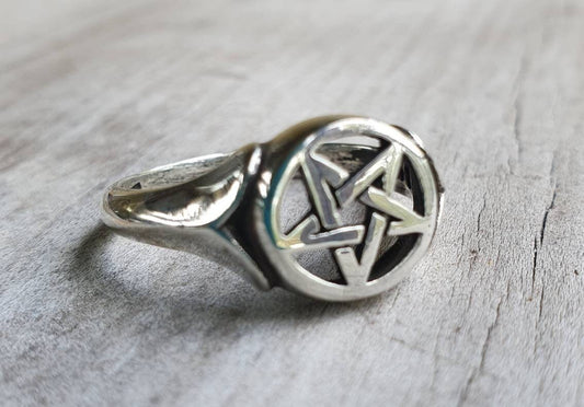 Pentagram ring,sterling silver,star,,occult,wiccan,witch,wizard,magic,binding,druid,boho,goth,handmade,