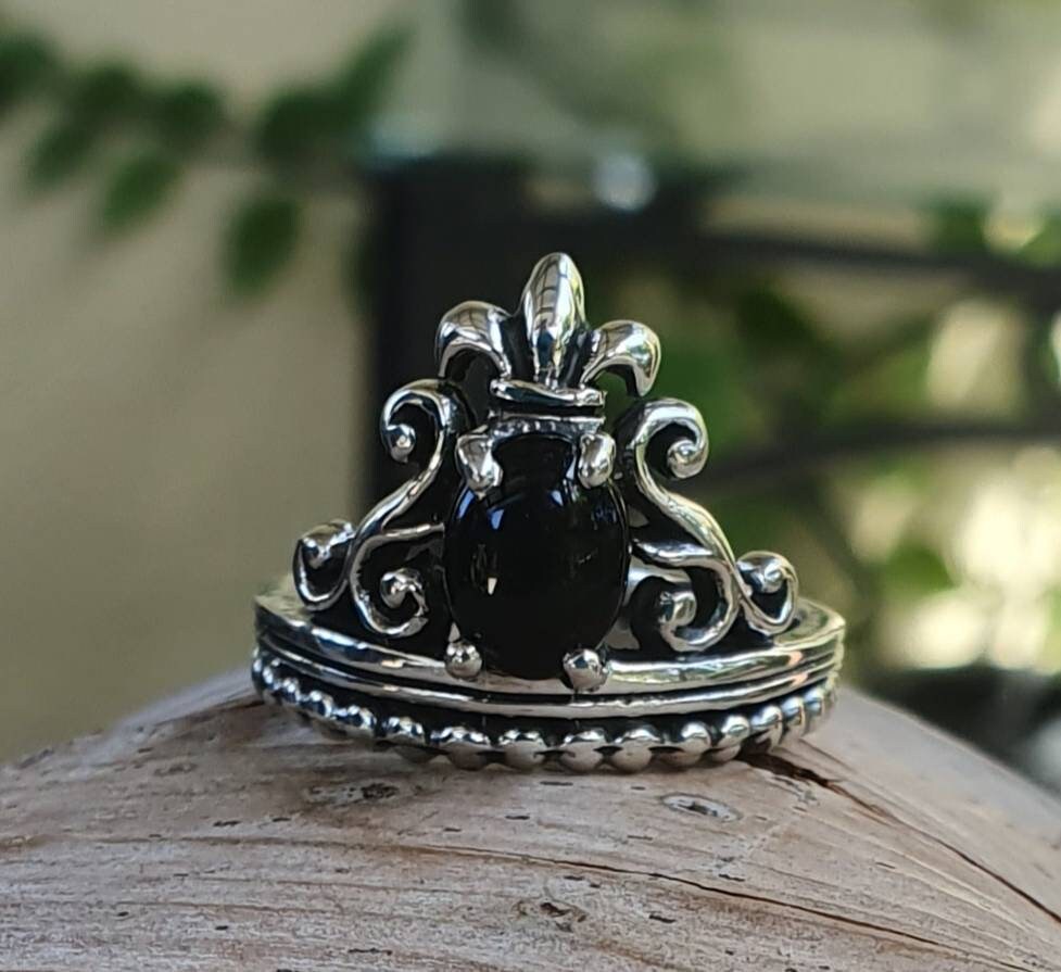 Onyx ring,vintage scroll,sterling silver,fluer d lili crown,steampunk,art nouveau,long ring, victorian,boho,gypsy,handmade,crystal