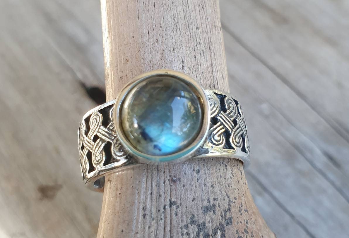 Labradorite  ring,Celtic band,sterling silver,tribal,ethnic,Maori, scroll ring,