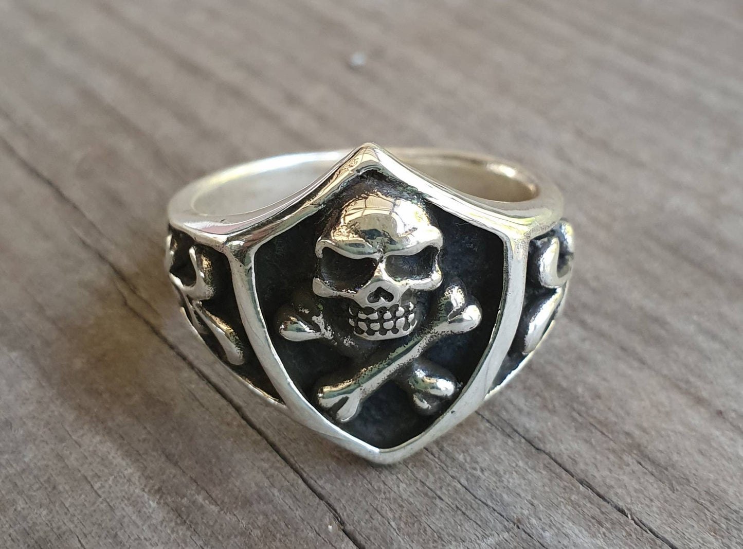 skull and crossbone ring,pirate,sterling silver,hand made, steampunk,gothic, punk,hipster,retro,signet,small skull ring,biker