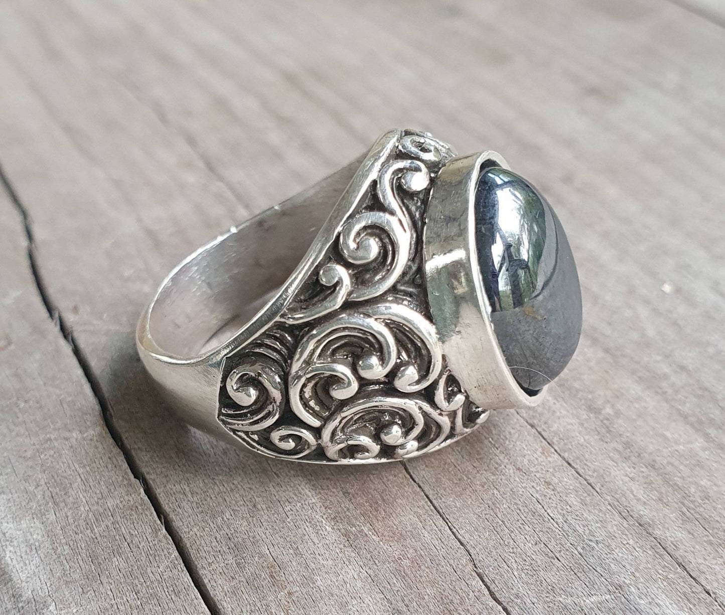 Hemitite chunky ring,sterling silver,beautiful scroll sides,gun metal grey,vintage style,Japanese style waves,baroque,mens fashion,boho,