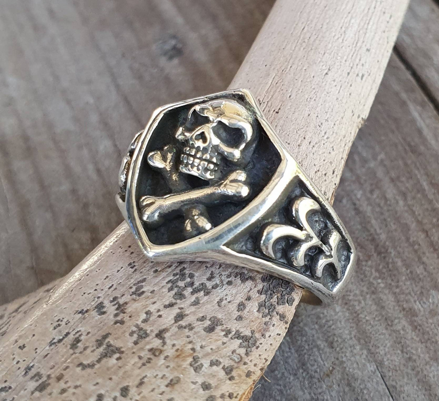 skull and crossbone ring,pirate,sterling silver,hand made, steampunk,gothic, punk,hipster,retro,signet,small skull ring,biker