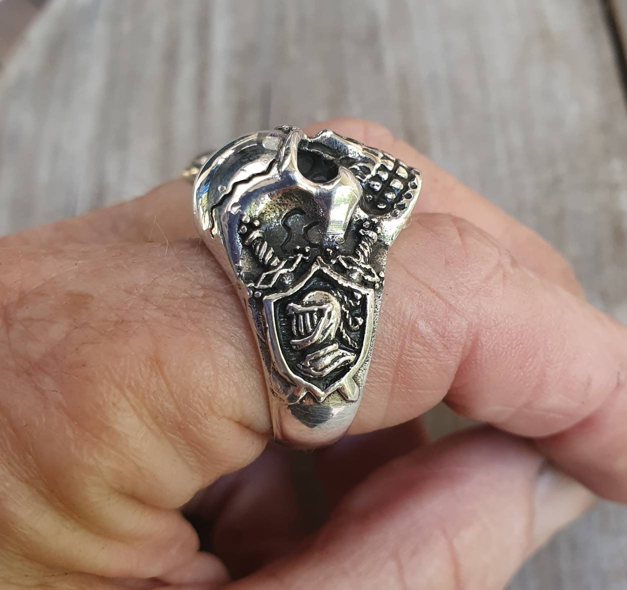 Skull ring,sterling silver,medium unisex skull,medieval,knights and swords,steampunk,