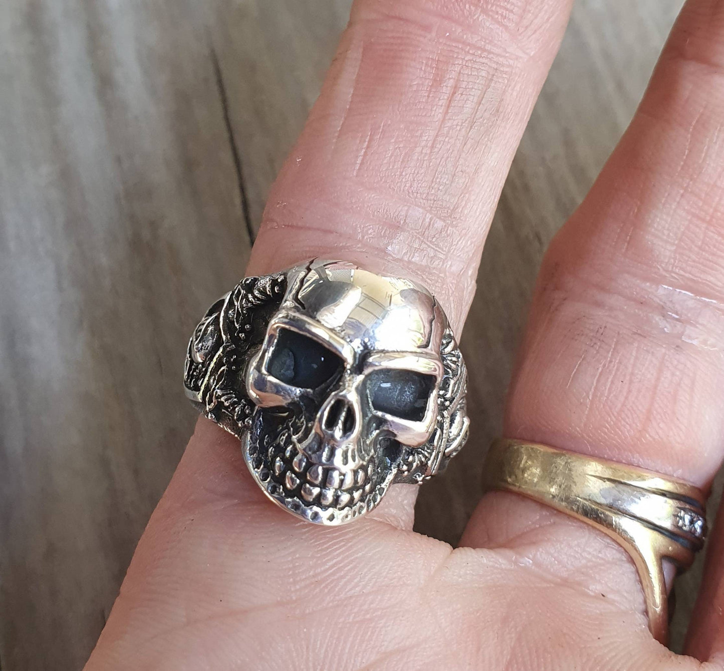 Skull ring,sterling silver,medium unisex skull,medieval,knights and swords,steampunk,