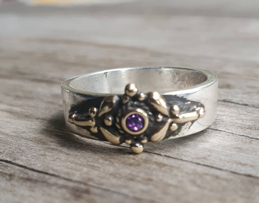 Gold and silver ring, two tone,sterling silver,9ct gold,cz, filegree ornate top on silver band