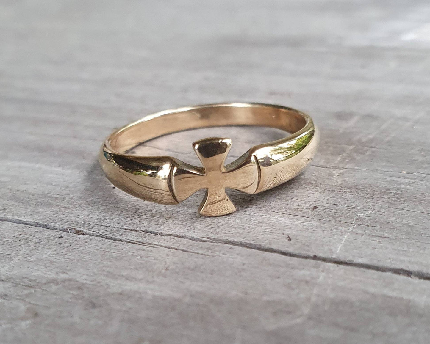 Small gold cross ring,solid 9ct gold(not plated),pinkie ring,mini maltese cross,even sided cross, steampunk,gothic,knights templar