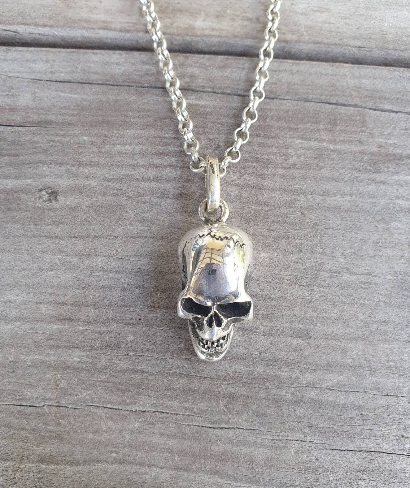 skull pendant,sterling silver,Great detail,Good size,