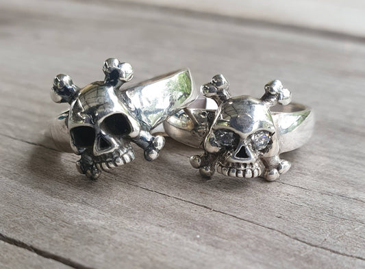 Small Skull ring,skull & cross bone ring,cz eyes,alternative steampunk gothic punk pirate