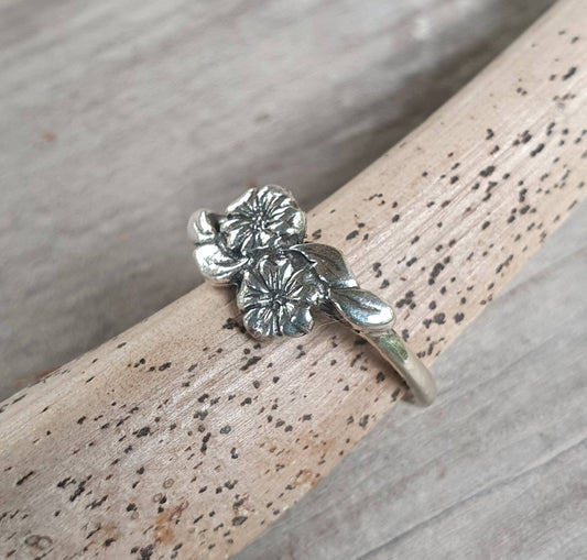 Flower ring,sterling silver,dainty,petite ring,pinkie ring,boho,shabby shic,