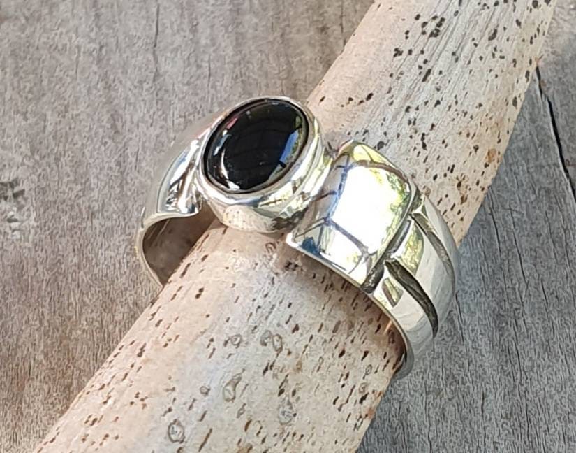 Onyx ring,cabachon ring,sterling silver,unisex band,handmade,boho,gypsy,gemstone ring,silver wedding ring,new age,