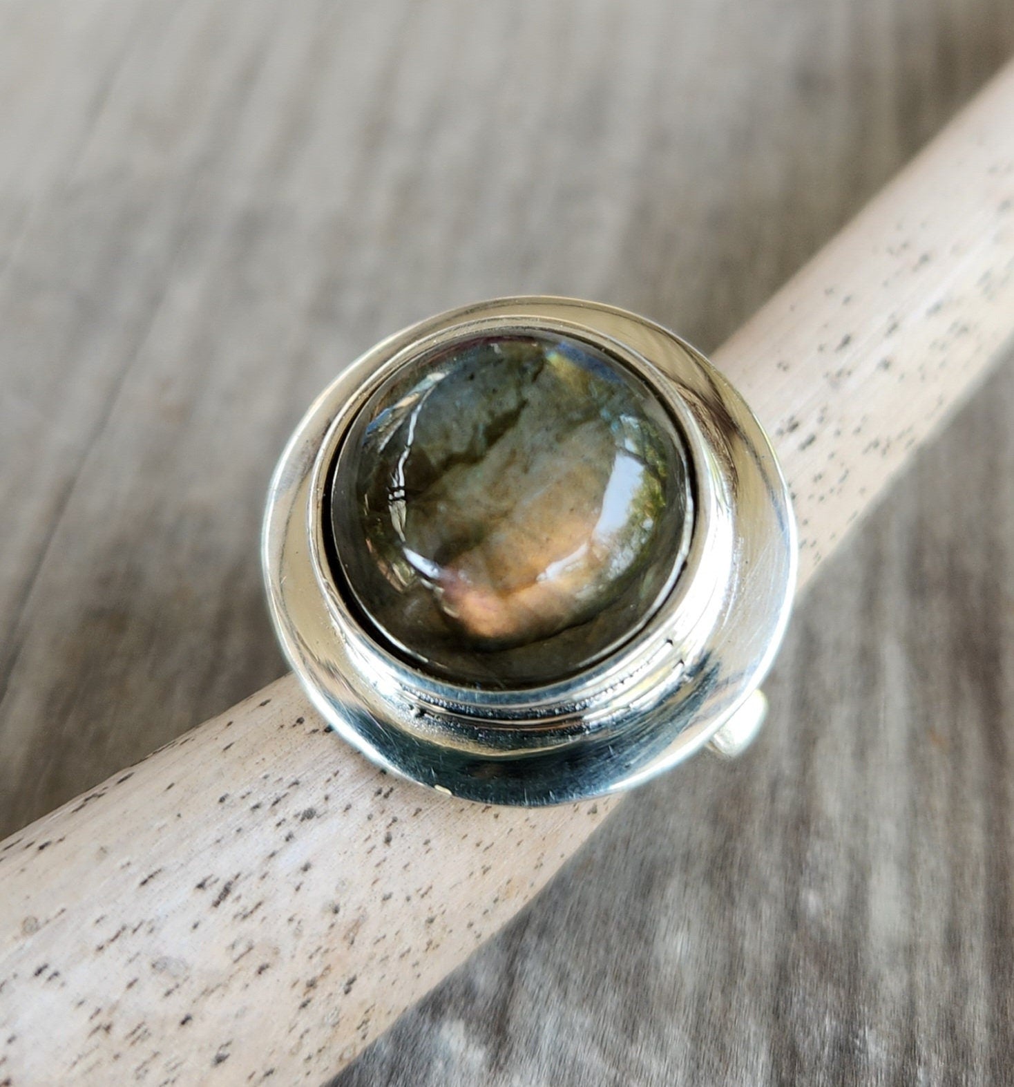 Labradorite ring,sterling silver,chunky ring,wedding ring,golden stone,boho,gemstone ring,handmade, retro ring,modern,industrial,