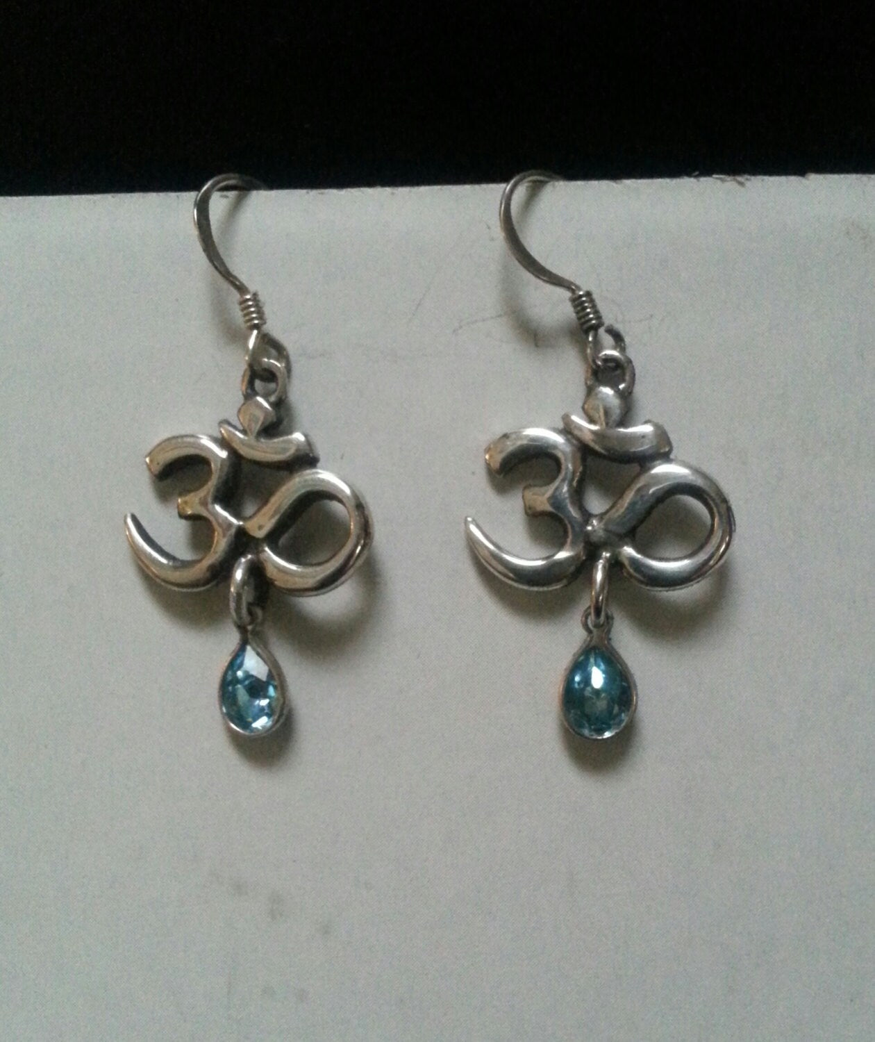 OM STERLING SILVER blue stone drop earrings