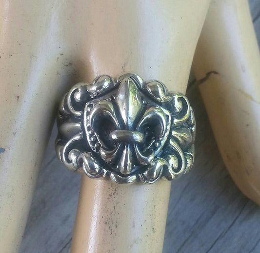 Fluer De Lis,sterling silver,wedding, dress ring,shield,medievil, baroque,victorian, steampunk,boho,mans fashion ring,hipster,scroll,vintage